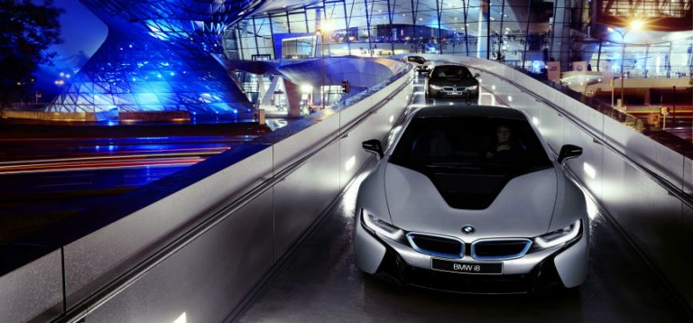 BMW го победи Audi во борбата со ласерските светла
