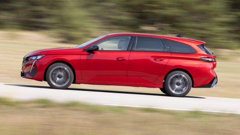 Електричен Peugeot 308 стартува во 2023 со досег од 400 километри