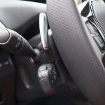 Командите за темпоматот остануваат на местото на коешто ергономите на Peugeot веруваат дека е најдобро. И, така е