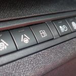 Има уште класични копчиња во Peugeot, не е сé префрлено на дисплеј