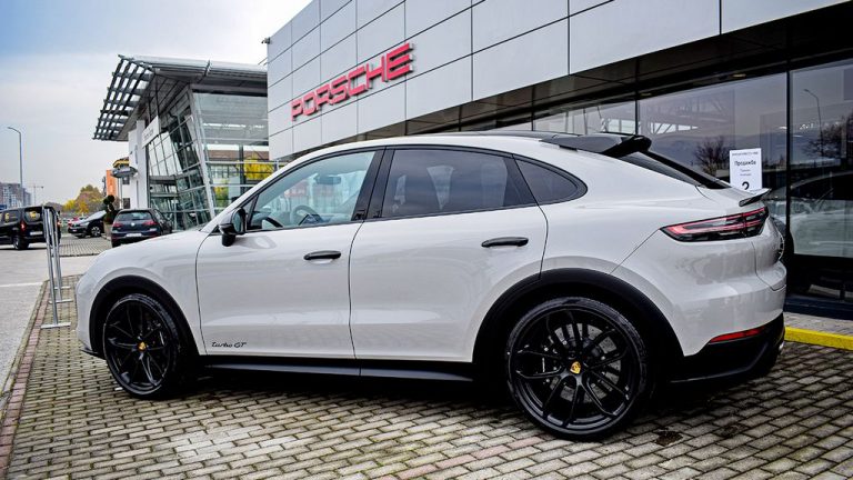 Новиот спортски херој од Porsche: Cayenne Turbo GT