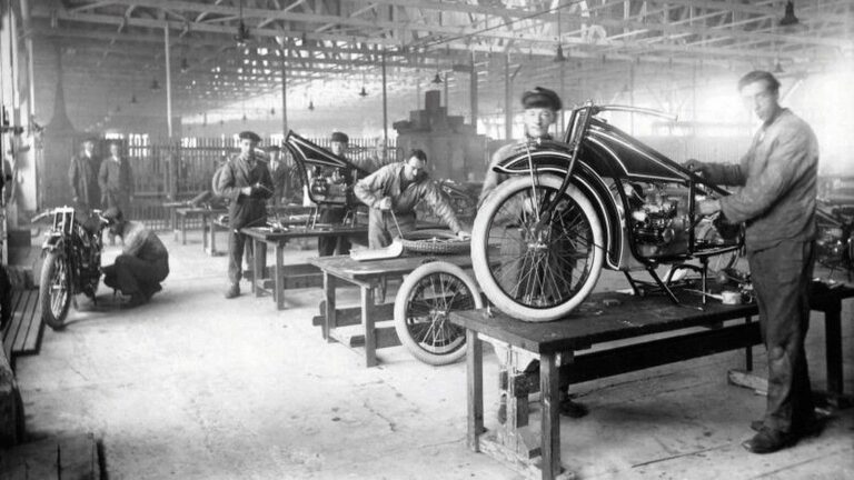 BMW прославува во 2020: Првиот „боксер“ проработе пред 90 години