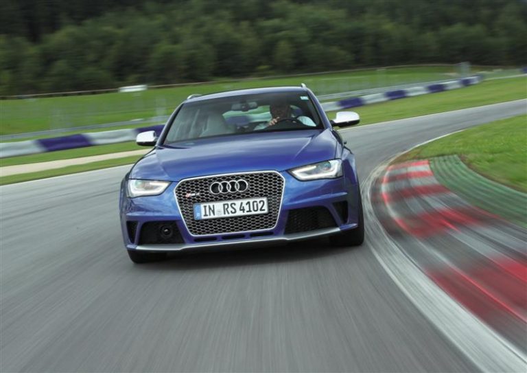 Audi RS 4 Avant: Последна шанса за суперкомбито со мотор V8