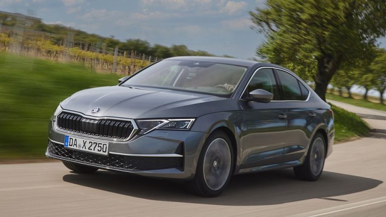 Пристигна освежената Škoda Octavia