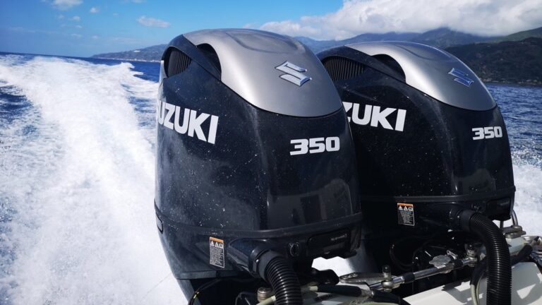 Најголемиот мотор на Suzuki е 4.0 V6 и се вградува во ... глисери