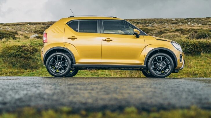 По ланскиот победнички поход во класата, малечкиот СУВ-модел Suzuki Ignis Hybrid годинава освои награда за „Best Buy“ во изборот на британскиот магазин What Car за 2021 година. Откако мина темелни тестирања и оценувања од страна на уредничкиот тим на магазинот, Ignis беше прогласен за модел што нуди најдобра противвредност во класата на малечки СУВ-модели. Како и сите модели во понудата на јапонскиот прозиводител, во Suzuki Ignis работи благ хибриден погон, со стартер-генератор и мала батерија под совозачкото седиште. Со 1,2-литарскиот 1.2 Dualjet хибриден погон и со погон напред, Ignis освои награда од магазинот и во рамките на изборот за најштедливи автомобили, што WhatCar го води под името „True Mpg“. Малечкиот СУВ беше најштедливиот модел тестиран од тимот. Со тоа уште еднаш се покажа веродостојноста на прогласувањето на Suzuki Ignis за победник во „True Mpg“ во 2019 година и лани. Читателите на What Car? Практикуваат да се консултираат со тимот на магазинот околу изборот на автомобил, и во случај кога се бара нешто мало, достапно и со ниски трошоци за одржување, што е воедно и лесно за возење, Ignis се наоѓа високо на листата на препораки од британскиот тим. Дополнително постои и можност да се избере варијанта со автоматски погон на сите тркала Allgrip . Уедникот на What Car, Стив Хантингфорд, коментира околу изборот: „Доколку сакате седење на повисоко во автомобил со мали димензии што е погоден за низ град, по достапна цена, речиси и нема подобар избор од Ignis. Автомобилот убедува и откако ќе се излезе од градот, бидејќи тој е наштедливиот автомобил што сме го тестирале на споредни патишта и автопати, постигнувајќи соодветно 3,77 L/100 km и 5,29 L/100 km на нашите реални True MPG тестови