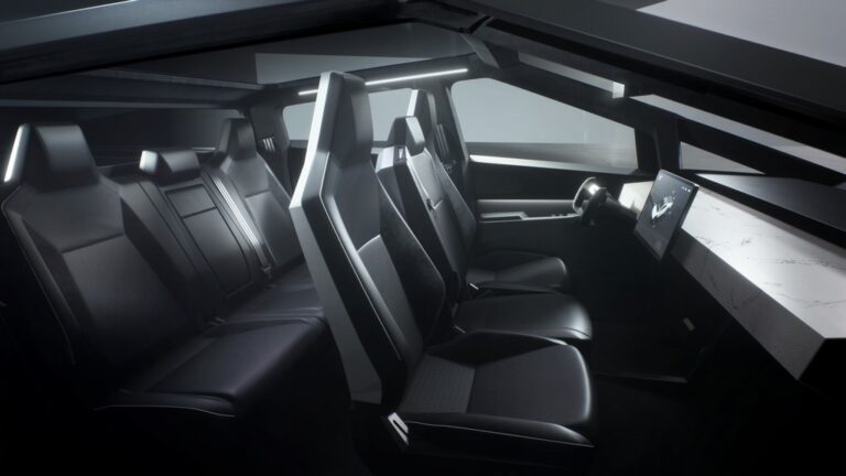 Tesla Cybertruck vnatresnost