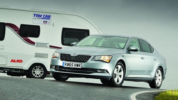 Tow Car Awards 2016 - Skoda Superb Hatch_1