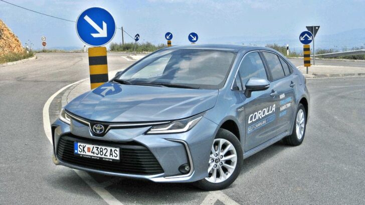 Toyota Corolla 2019 Hybrid Sedan test