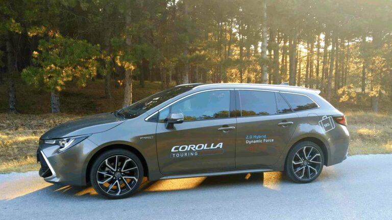 Toyota Corolla 2.0 Hybrid Touring Sports test продажба хибриди