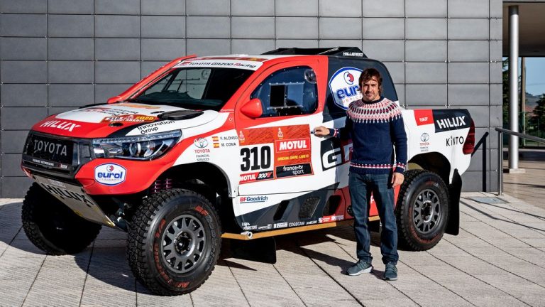 Toyota Hilux од рели Дакар во музејот на Фернандо Алонсо