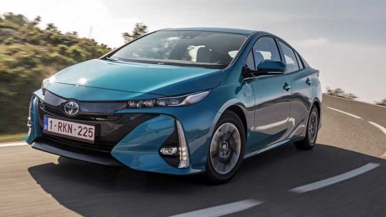 Toyota Prius PHV минува 50 километри на струја