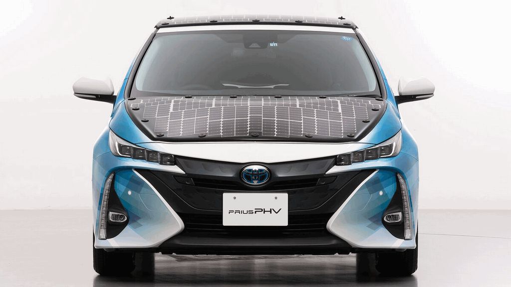 Toyota Prius PHV solar panel 0001 Toyota Prius PHV соларни панели