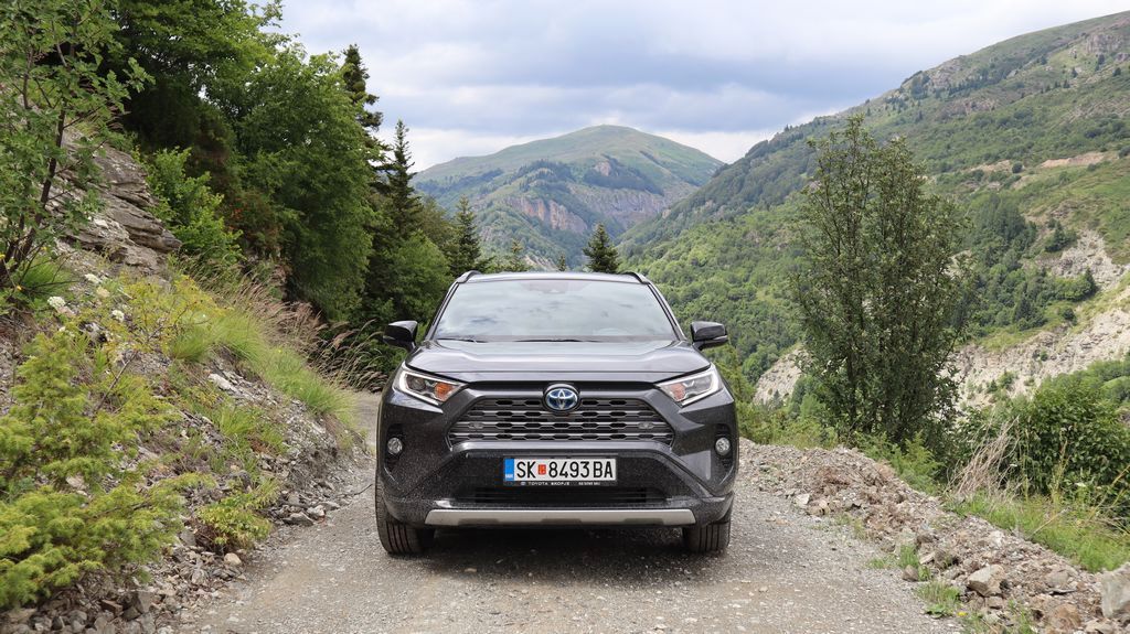 По највисоките македонски планини со Toyota RAV4: Кораб Toyota RAV4 Hybrid Korab