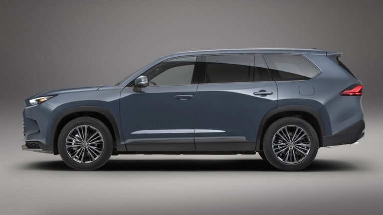 На новата верзија на Toyota Highlander ѝ се гледа зошто е Grand