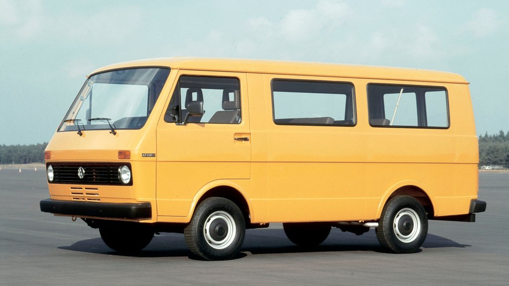 Volkswagen LT 1975 Volkswagen Crafter одбележува 45-годишнина