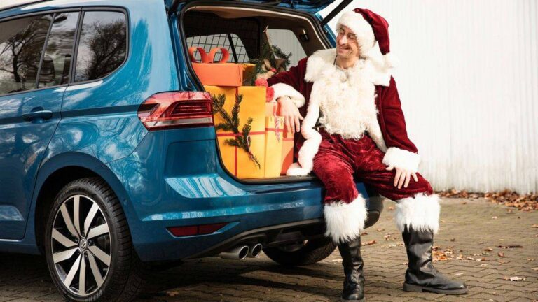 Volkswagen цени дека Touran е одличен автомобил за Дедо Мраз
