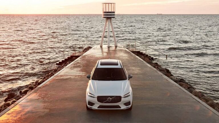 Volvo продаде 60.000 возила во јуни, повторно расте во САД XC60 Recharge R-Design