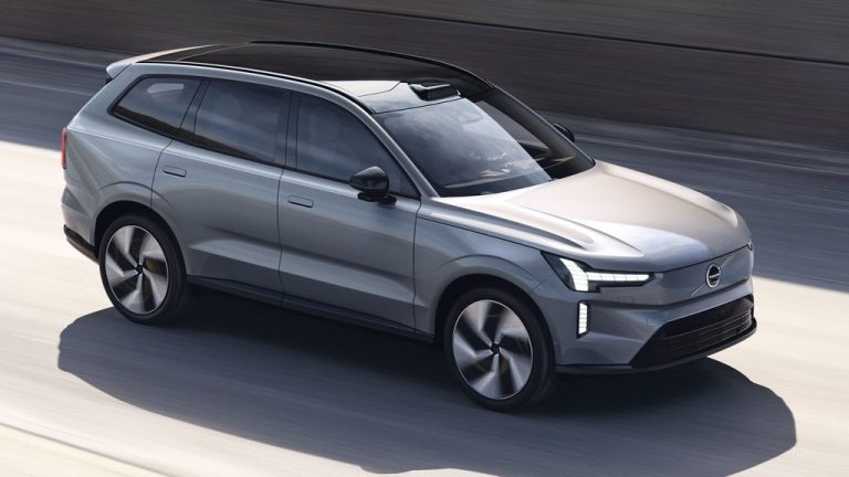 Софтверот го одложи стартот на електричниот Volvo EX90 за половина година