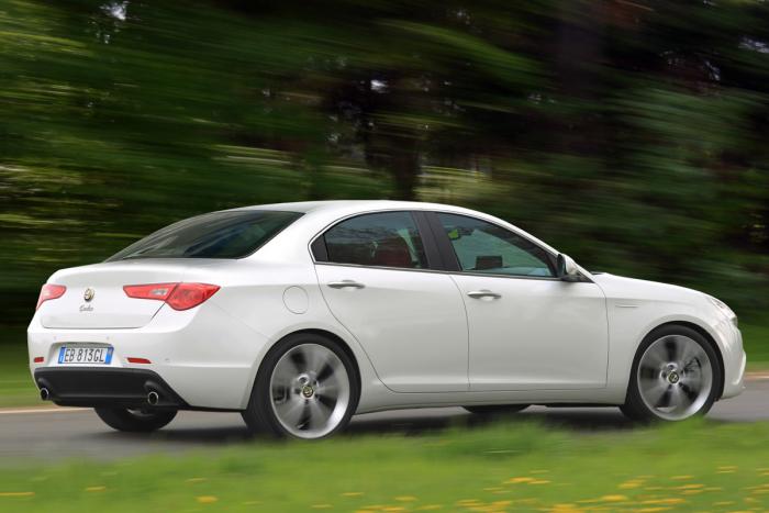 alfa romeo giulia nazad
