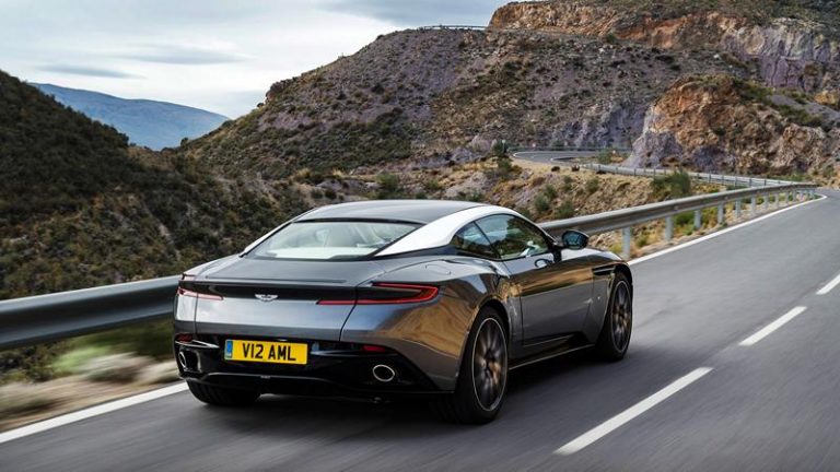 Aston Martin DB11 со награда за дизајн на салонот во Торино