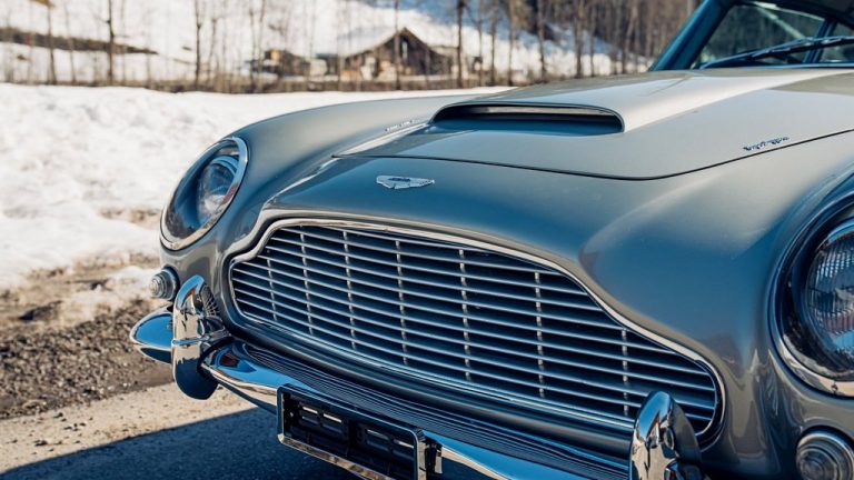 Aston Martin од наследството на Сер Шон Конери се продава за милионска сума