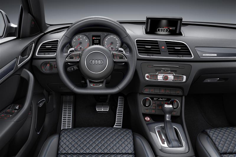 Тука се е подготвено за брз старт: Кокпитот на Audi RS Q3 performance