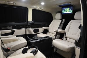 По желба и со соодветна доплата, Brabus ќе го претвори ентериерот во комплетна работна канцеларија на тркала, со компјутери, масажни седишта, па веројатно и џакузи