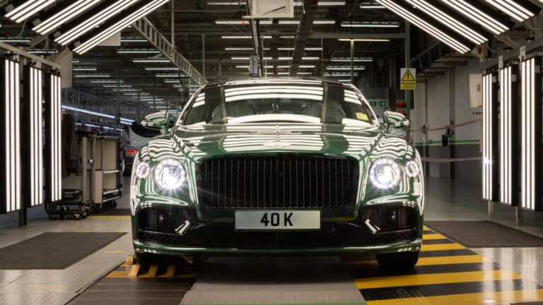 Bentley прославува 40 илјади примероци од Flying Spur