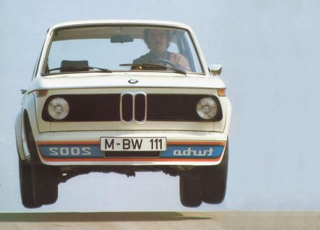 BMW премногу скокаше во воздух со 2002 turbo. Нафтената криза не дозволи подолга кариера на овој култен модел