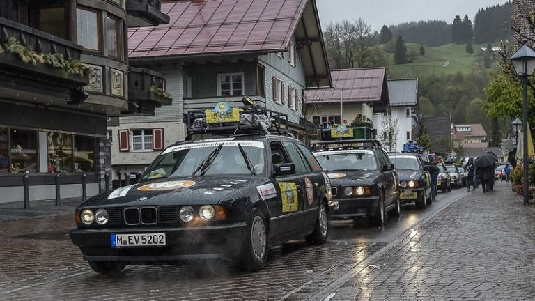 Дваесетгодишен BMW на рели од 6000 километри до Јордан