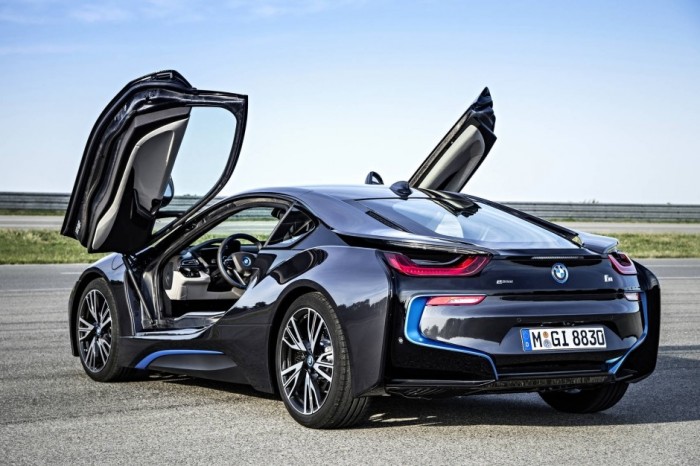 BMW i8 докажува дека новата технологија успева само кога перформансите и штедливоста доаѓаат заедно