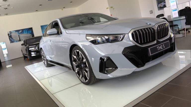 Новата Серија 5 на BMW во салонот на М Кар: Со дизајн за уште пет генерации возачи