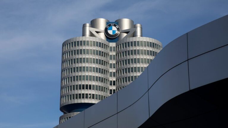 bmw upravna zgrada cetiri cilindri
