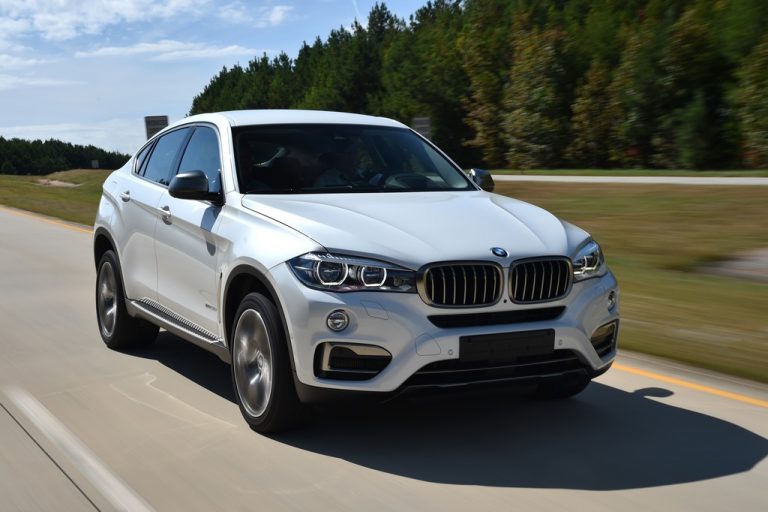 Новиот BMW X6: Трите различни улоги на купе-теренецот