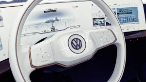 Volkswagen Budd-e го покажува тоа што концернот веќе го почна со виртуелниот кокпит во Audi