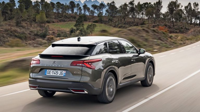 Голем Citroen, малку на струја, активно подвозје: Што повеќе од тоа?