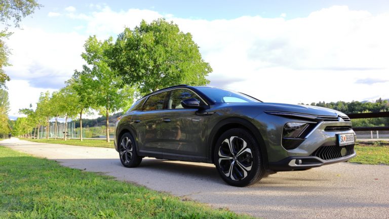 Тест · Citroen C5 X Hybrid 225 · Премиумот одеднаш станува неважен поим