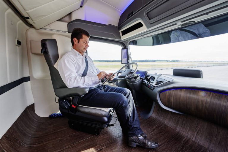 Daimler доби дозвола да тестира самовозечки камиони по патиштата