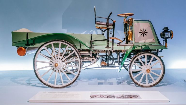 Комплицирано име: Гешефтсвагенот на Daimler од 1899 година