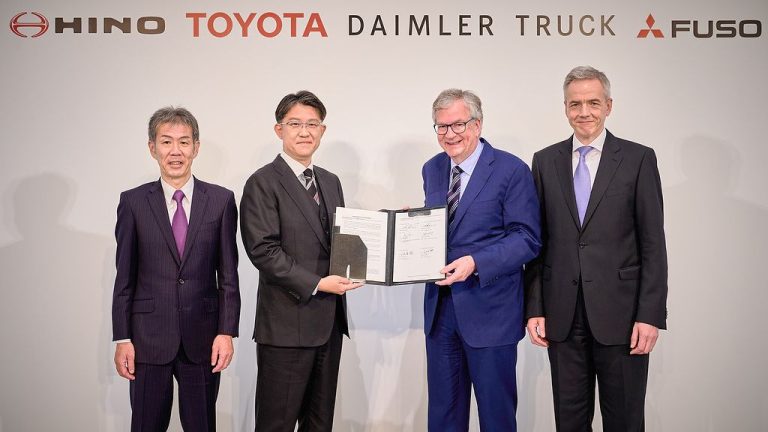 Daimler и Toyota заеднички со камионите на пазарите во Азија