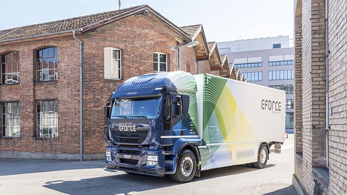 Швајцарската компанија E-Force произведува камион со погон на струја и носивост од 10 тони. Досегот со едно полнење изнесува меѓу 200 и 300 километри