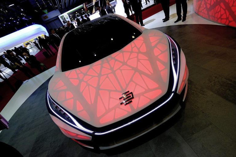 Женева 2015: Edag Light Cocoon има „платнена“ каросерија
