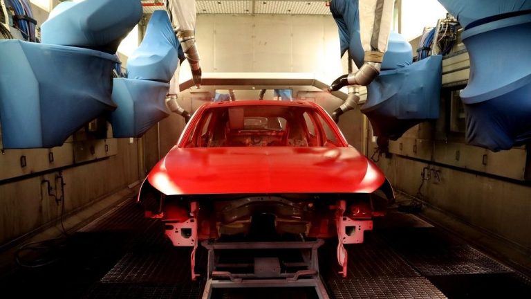Stellantis не ја менува фабриката за електричниот Peugeot, Шпанија е поевтина