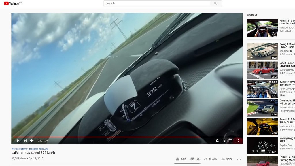 Ferrari по празен автопат со 372 km/h и со една рака