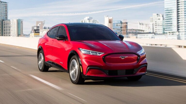 Ford месечно продава близу 4.000 примероци од електричниот Mustang Mach-E