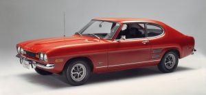 Легендарниот Ford Capri од 1977 година, со силно американско влијание во дизајнот, но со европска душа. о понудата имаше и моделски изведби со малечки мотори, што направи моделот да биде достапен за поширок круг купувачи - или уживатели 
