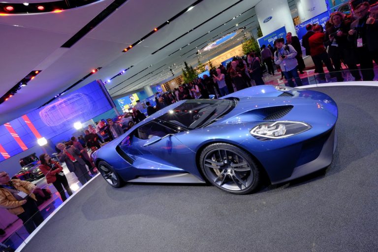 Ford GT е плашило за Ferrari: Историјата се повторува