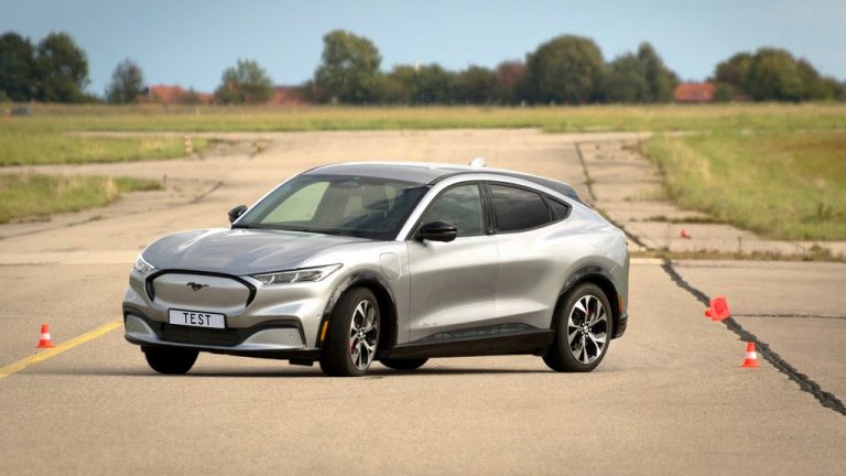 Ford ќе подзабави со електричните, губи 71% на секој произведен автомобил