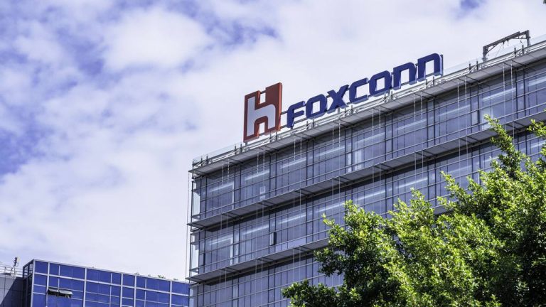 Производителот на Ајфон на пат да стане светска сила во изработка на батерии за автомобили